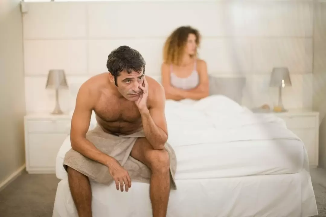 Cattiva potenza in un uomo e il suo aumento di Eroboost -capsules